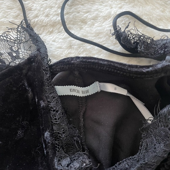 Kimchi & Blue Kimchi Blue After Hours Black Velvet Lace Cami Size Medium - Picture 4 of 4